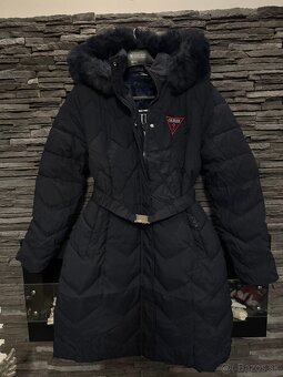 Tmavo modrá bunda Guess - 2