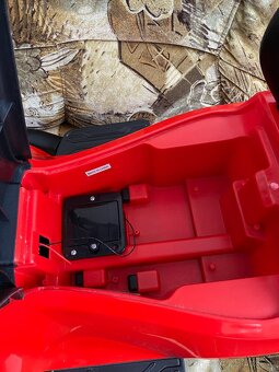 Detské odrážadlo s volantom a vodiacou tyčou Volvo - 2