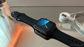 Apple Watch Series 6 44mm – čierne - 2