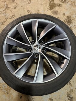 Škoda Pegasus 5x112 r18 235/45 - 2