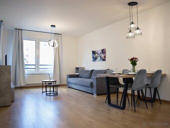 Na predaj, 2 izbový byt pri centre mesta s loggiou - 2