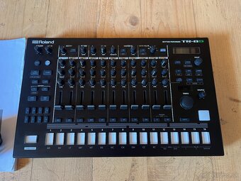 Roland TR-8S Groovebox top stav - 2