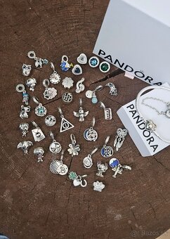 Pandora . - 2