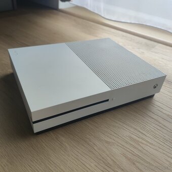 Xbox One S 1TB + Ovladač - 2