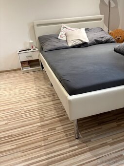 Čalúnená posteľ 140x200cm - 2