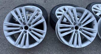 SIRIUS-Silber orig.skoda Superb 3V 5x112 8j x19 ET 44 VW - 2