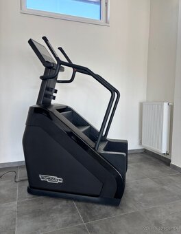Technogym Artis Step Black edit- schodový trenažer - 2