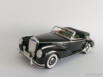 1:18 Mercedes-Benz 300 SC - 2