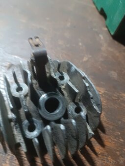 Hlava na štadión s22 - 2