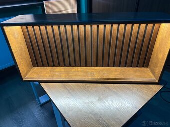 Podsvietená vytrína/polica - 2