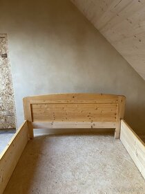 Drevená smrekova posteľ - 2