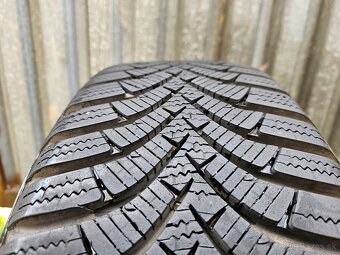 Málo jazdené zimné pneu Hankook+Vredestein - 185/60 r15 - 2