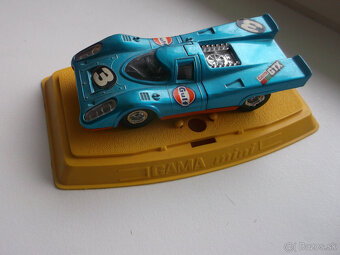 pretekarske auticka PORSCHE v 1:43 - 2