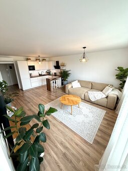 Útulný 2 izbový byt so šatníkom a parkovacím miestom - 2