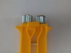 VČELY: Predám napínač drôtika kov+plast - 2