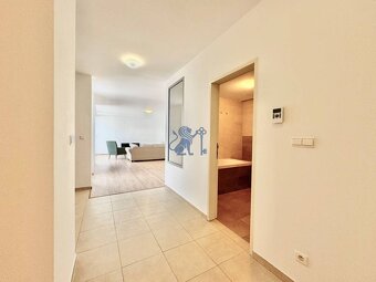 Na prenájom veľký 2- izb. byt na začiatku Koliby s terasou a - 2