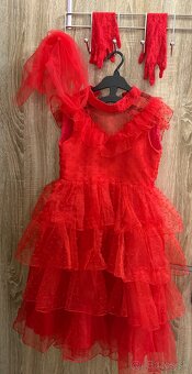 Predám krásne šatočky,závoj a rukavičky . Veľkosť 130 . - 2