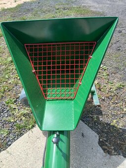 Šnekový dopravník s násypkou 4 m - 2