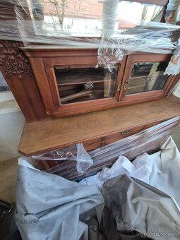 Starožitnost. Vitrína. Motív vinič - 2