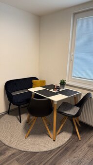 Zamatová lavica Isabella čierna/tmavo modrá - 2