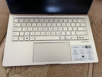 ASUS ZenBook 14 (UX433FAC) – strieborný, hliník - 2