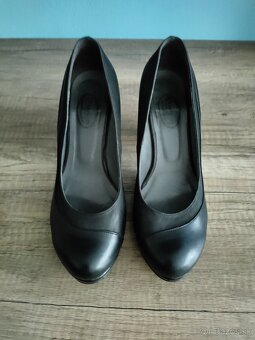 Čierne kožené lodičky č. 37 - 2