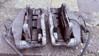 Predné brzdové strmene - 2