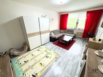 NA PREDAJ VEĽKÝ 3 IZB. BYT S LOGGIOU, 84M2, UL. S. JURKOVIČA - 2