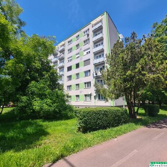 predaj 2-izbový tehlový byt blízko od centra mesta - 2