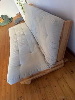 Štýlový rozkladací gauč / masívna posteľ, futon v cene - 2