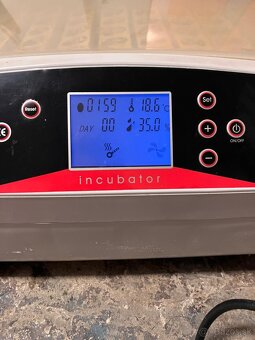 Automatická liaheň na 56 vajec - 2