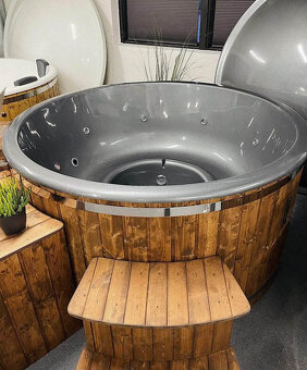 Nová hydromasážna vírivka (kúpacia kaďa) s externou pieckou - 2