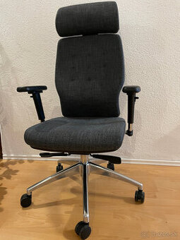 kancelárske kreslo / kancelárska stolička - stála vyše 300 € - 2