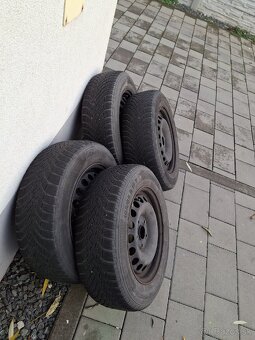 Predám komplet sadu zimných pneumatík 195/65/15T - 2