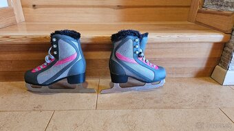 Predám detské dievčenské korčule Crowned - 2