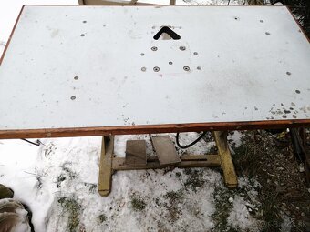 stoly zo šijacích strojov - 2