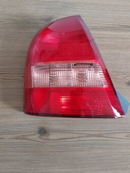 Mazda 323 zadné svetlo - 2