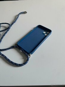 Iphone 11 case so snurkou na krk - 2