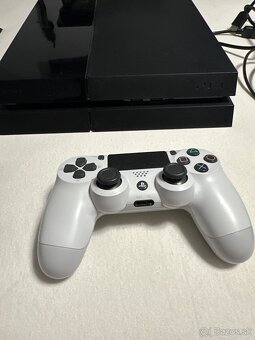 Predám PS4 s príslušenstvom - 2