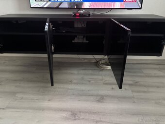 Čierny tv stolik - 2
