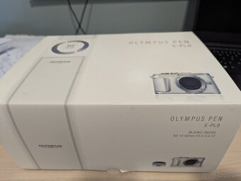 Olympus PEN E-PL9 + externý blesk, spúšť, 2 batérie - 2