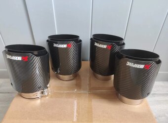 Univerzálna  koncovka výfuku Logo: Akrapovič  dizajn Carbon - 2