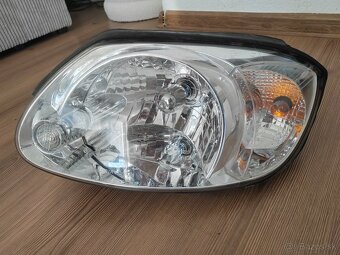 Hyundai Accent predné svetlo - 2