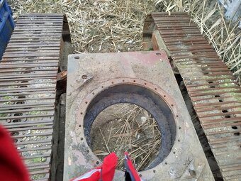 Predám pásový podvozok na bager - 2