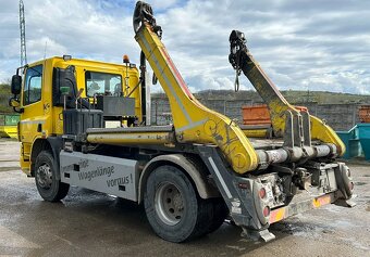 Ramenovy nosič kontajnerov DAF . - 2