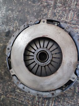 Iveco Daily pritlačný tanier nový - 2