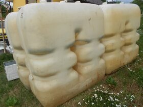 PLASTOVE NADRŽE NA VODU1000L-..1500L.-.2000L. - 2
