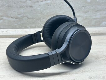 Corsair VIRTUOSO RGB WIRELESS XT - 2