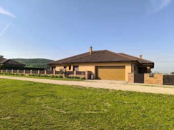 Veľký bungalov s veľkým pozemkom - 2