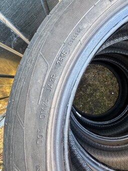 Predám Dunlop 215/45 r16 - 2
